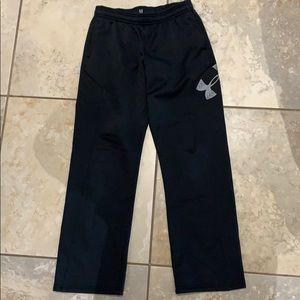 Youth Under Armour sweatpants with pockets